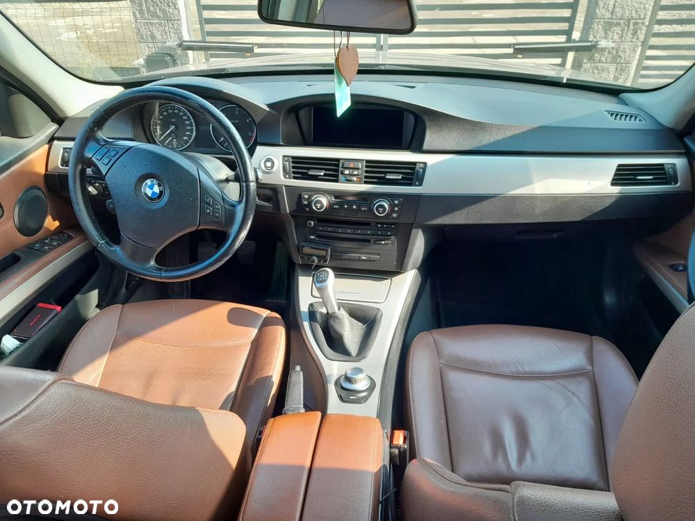 BMW Seria 3 318d - 14