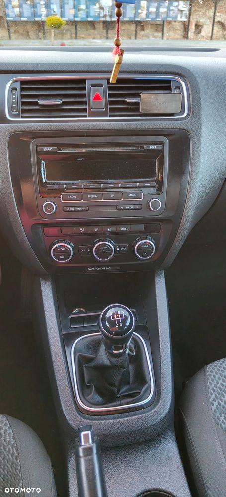 Volkswagen Jetta 1.6 TDI Blue Motion Technology Trendline - 16