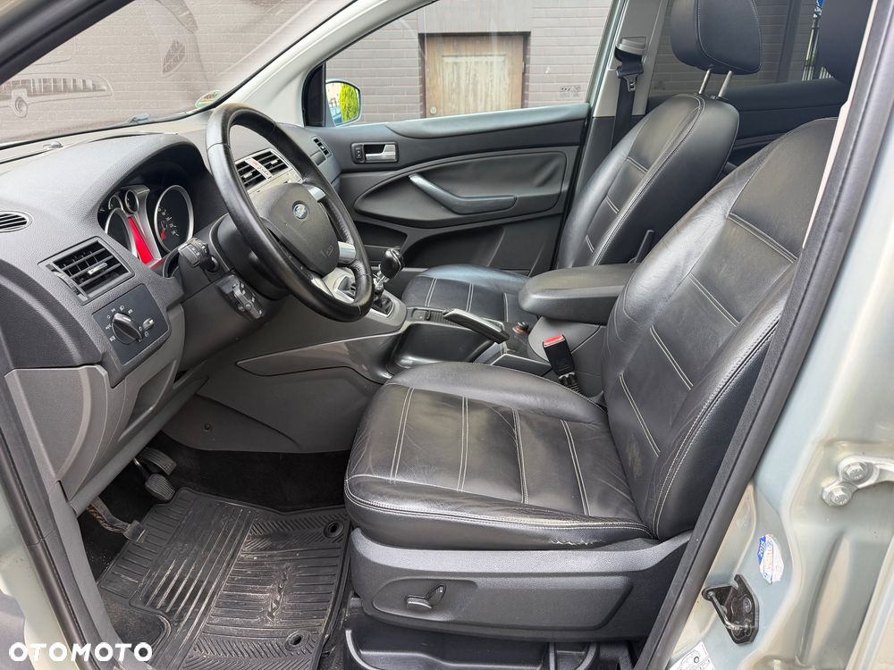 Ford Kuga 2.0 TDCi 4x4 Titanium - 29
