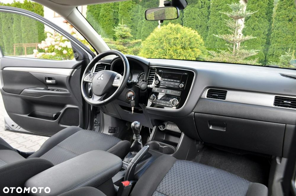 Mitsubishi Outlander - 24