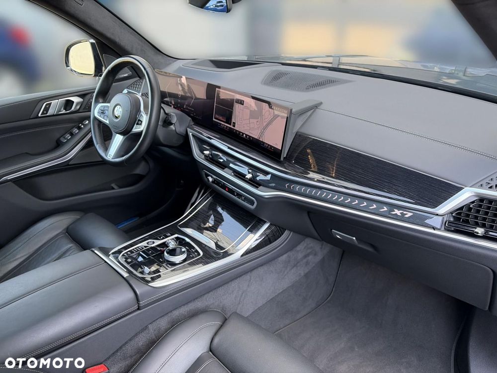 BMW X7 - 7
