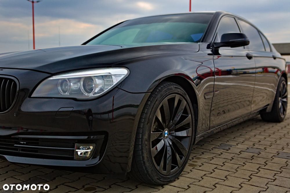 BMW Seria 7 740i - 17
