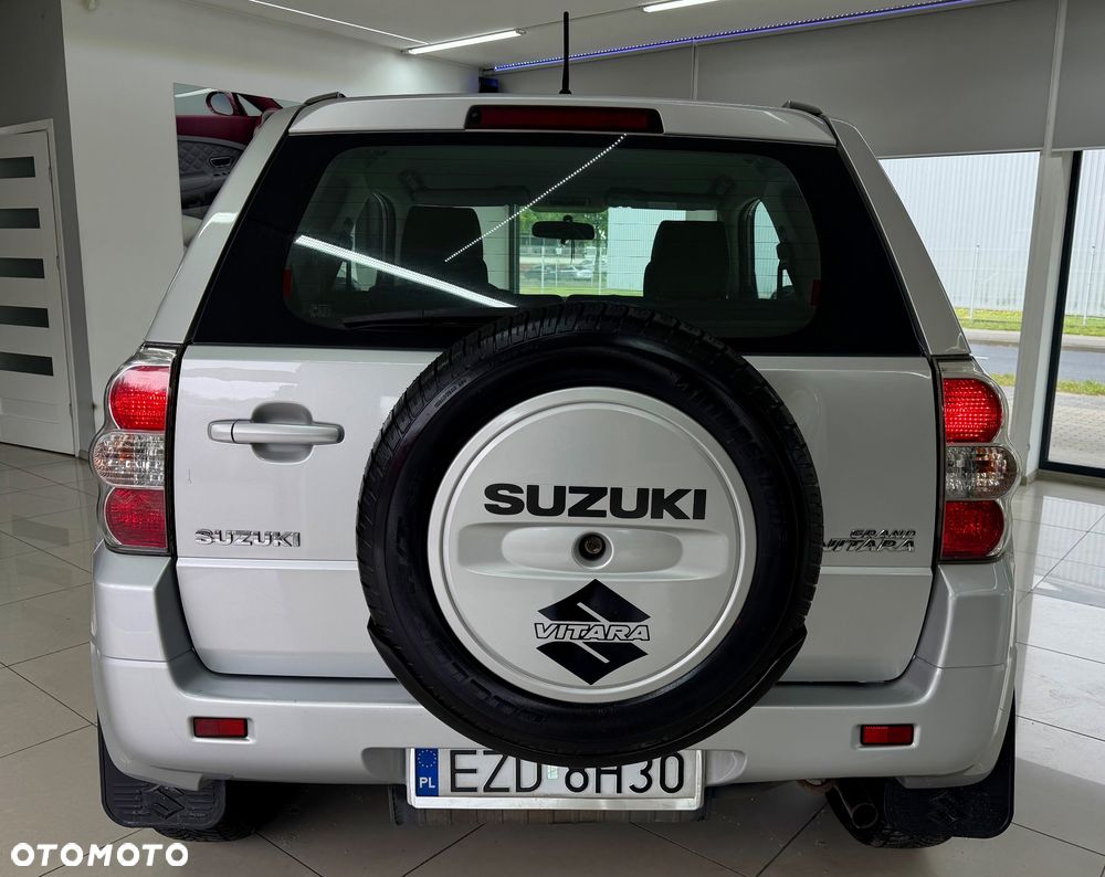 Suzuki Grand Vitara 1.6 Black&White - 11