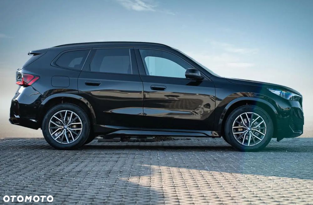 BMW X1 xDrive23i mHEV - 3