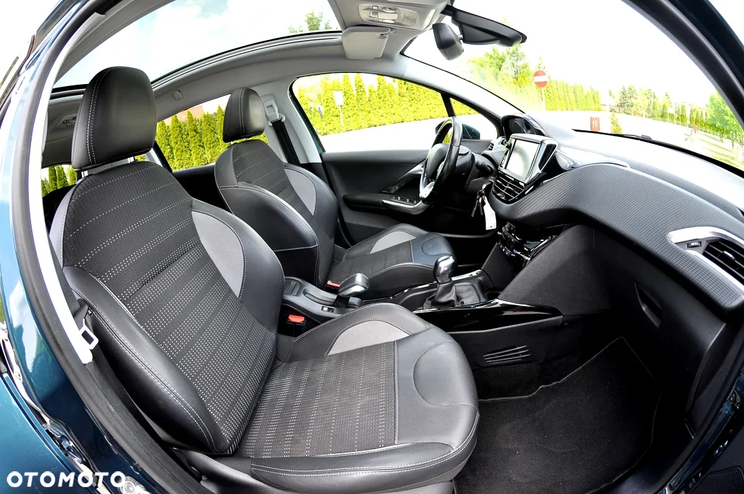 Peugeot 2008 1.2 Pure Tech GPF Allure S&S - 21