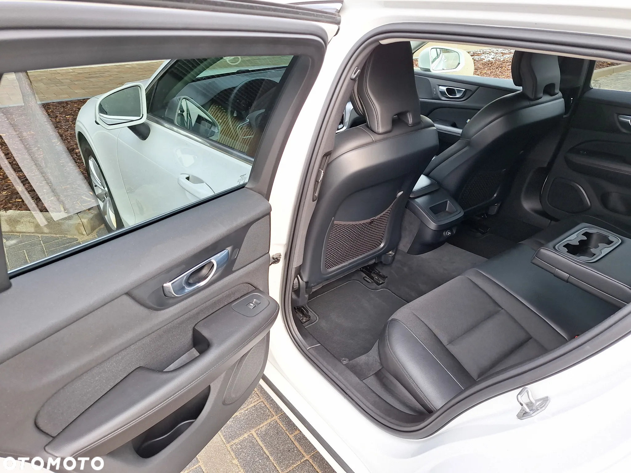 Volvo V60 D4 Momentum Pro - 23