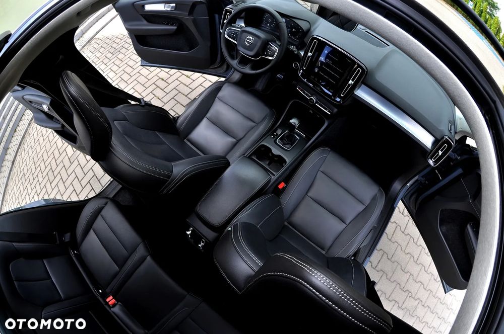Volvo XC 40 T3 Momentum Pro - 17
