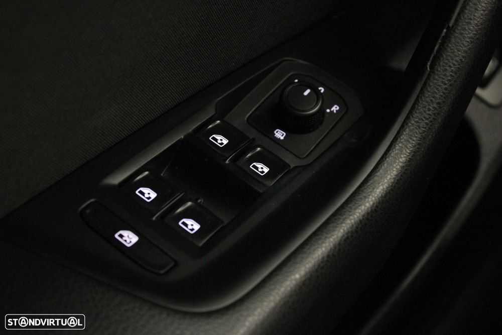 Volkswagen Passat Variant 2.0 TDI Business DSG — fotografia 29