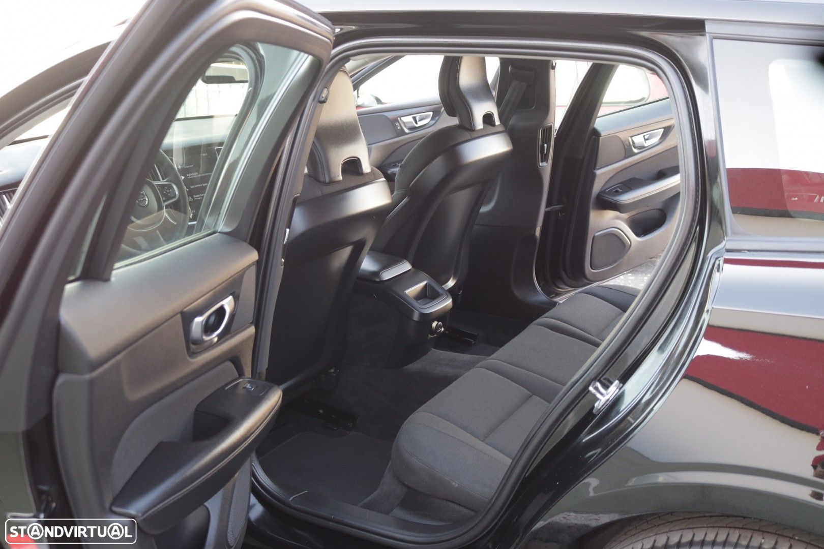 Volvo V60 2.0 D3 Momentum Core - 26