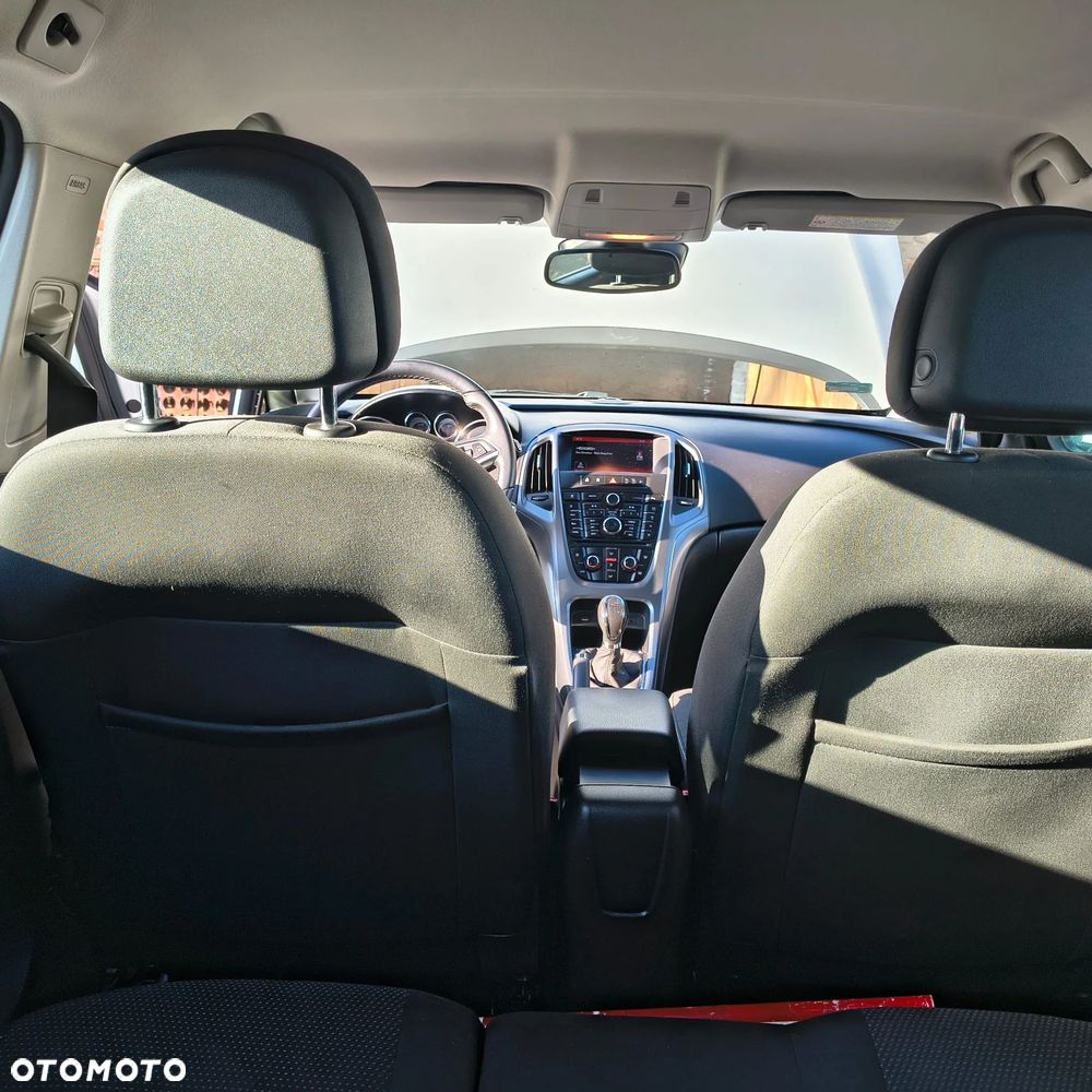 Opel Astra 2014 photo 2