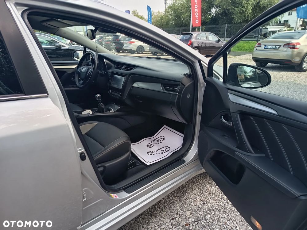 Toyota Avensis 1.8 Premium - 35