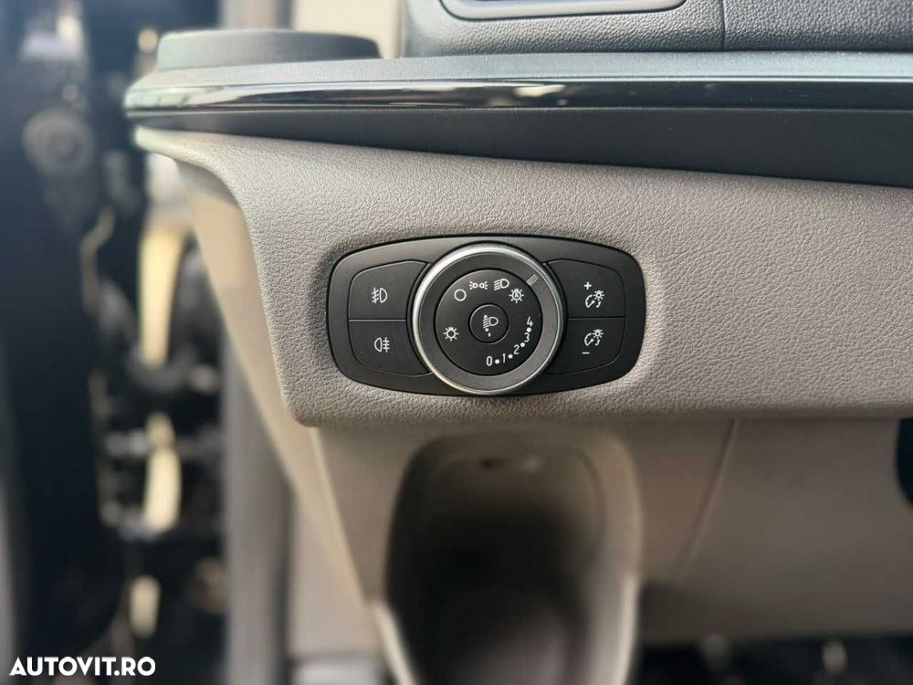 Ford Transit Connect - 23