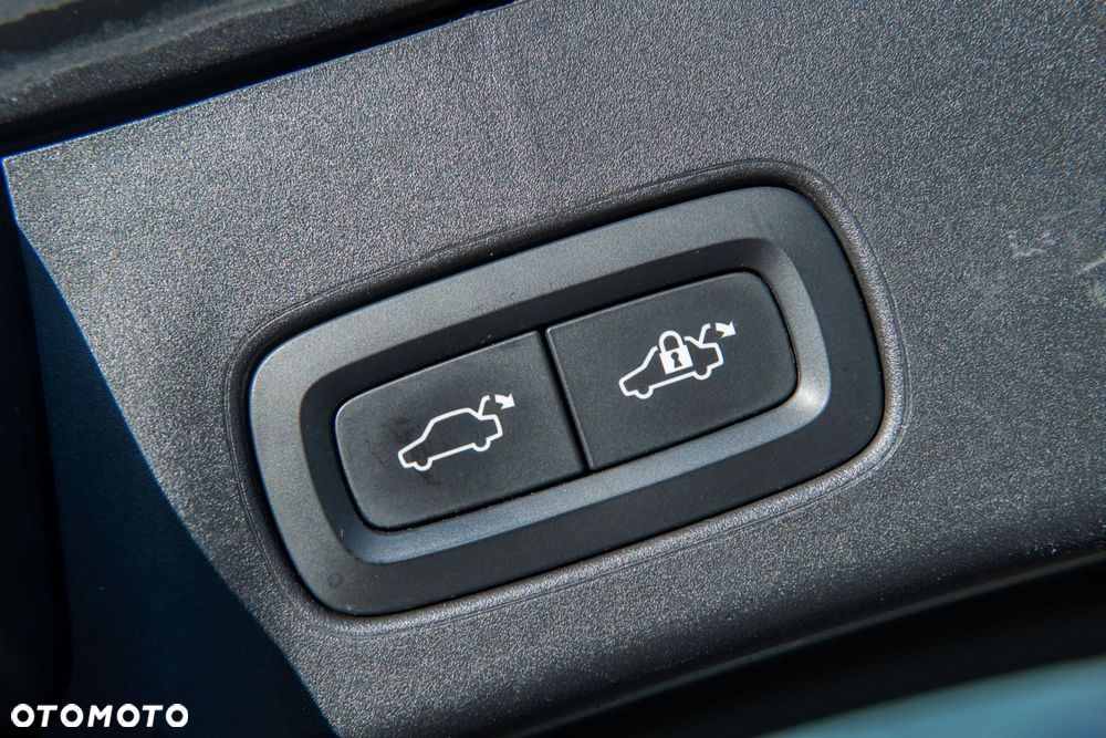 Volvo V90 D4 Inscription - 32