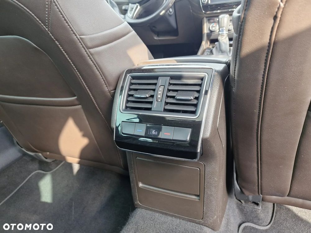 Skoda Superb 2.0 TDI DSG Premium Edition - 30