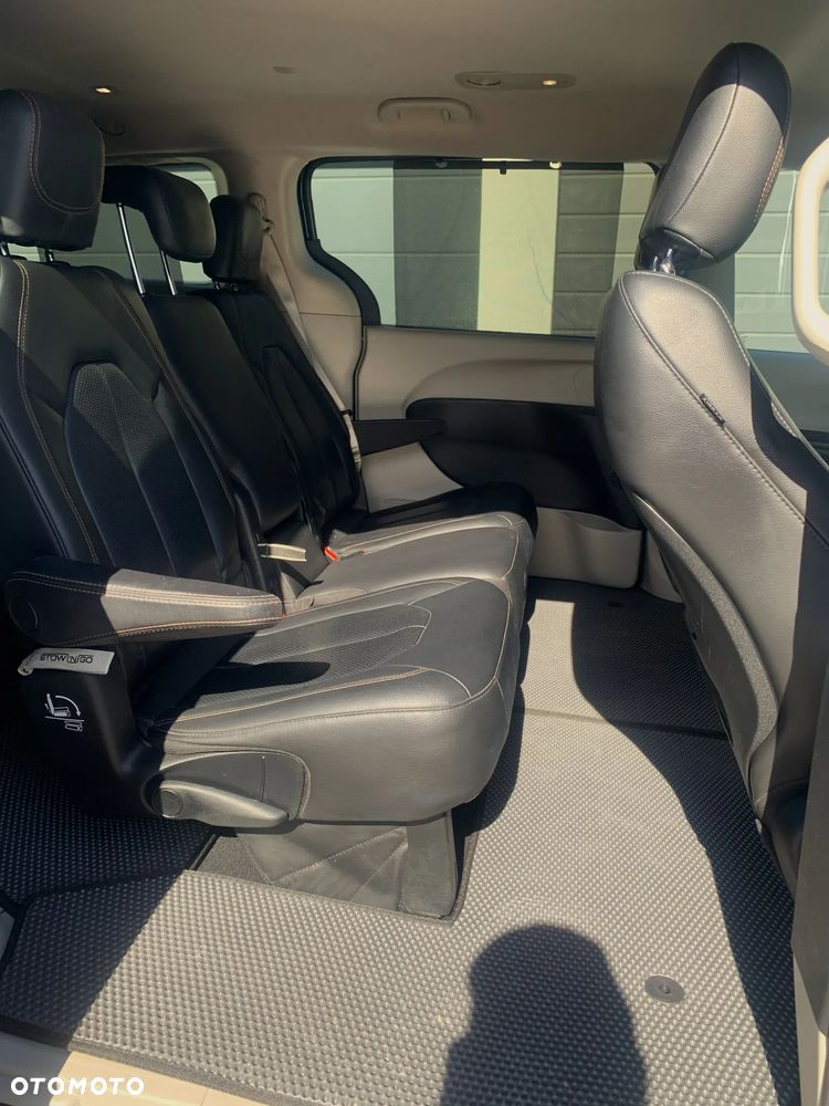 Chrysler Pacifica - 18
