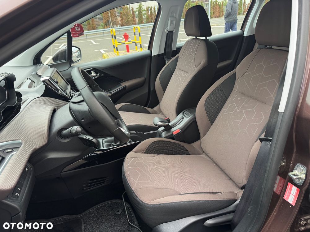 Peugeot 2008 - 12