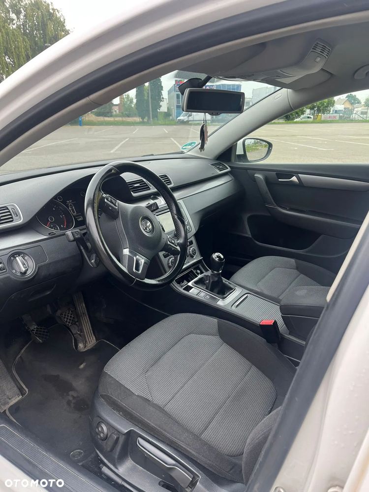 Volkswagen Passat 2.0 TDI Comfortline - 6
