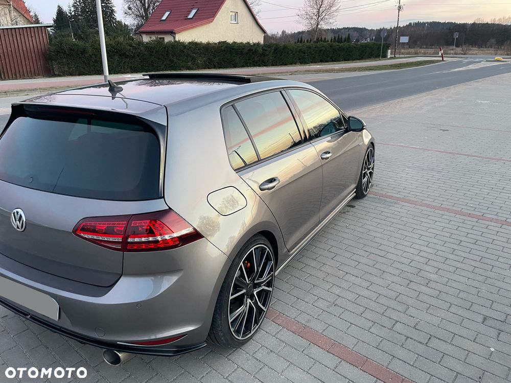 Volkswagen Golf - 25