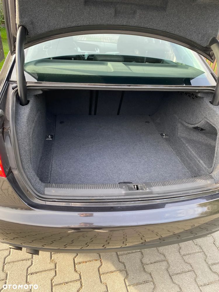 Audi A4 Limousine - 32