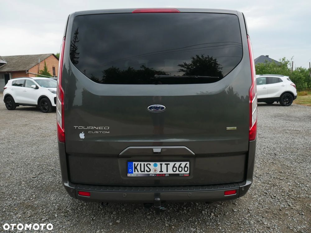 Ford Tourneo Custom 320 L2H1 VA Autm Titanium - 10