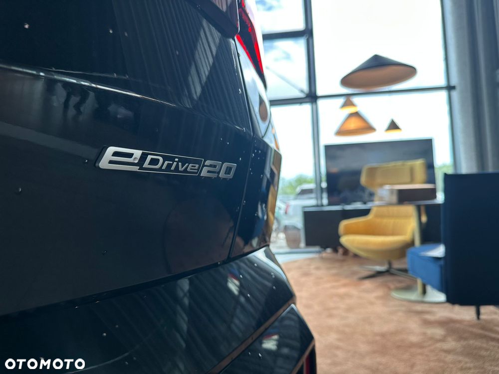 BMW iX2 eDrive20 66.5kWh M Sport Edition - 12