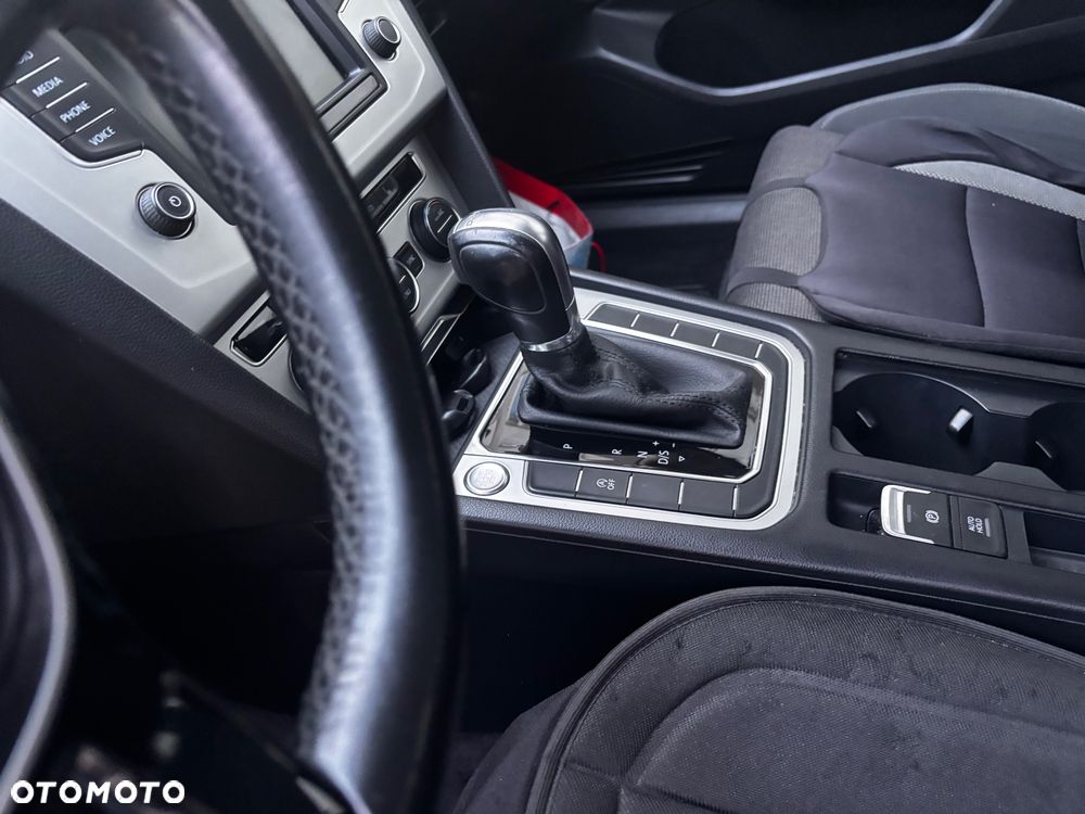 Volkswagen Passat - 12