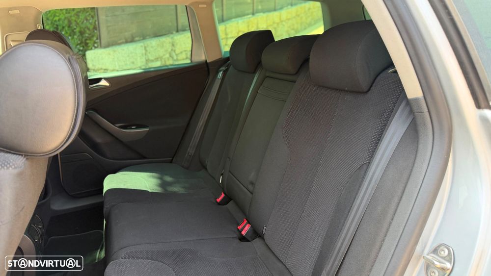VW Passat 1.6 TDI BlueMotion Highline - 6
