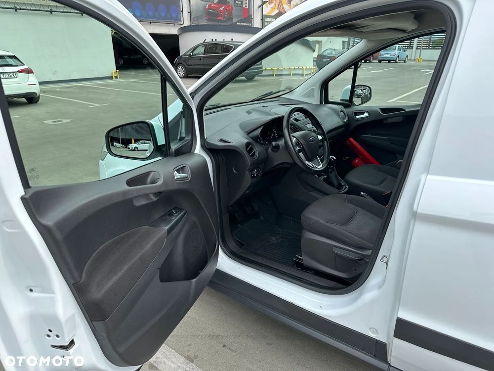 Ford Transit Courier - 10