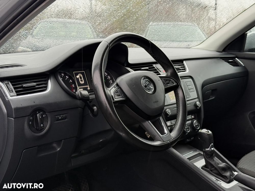 Skoda Octavia 1.6 TDI DSG Ambition - 16