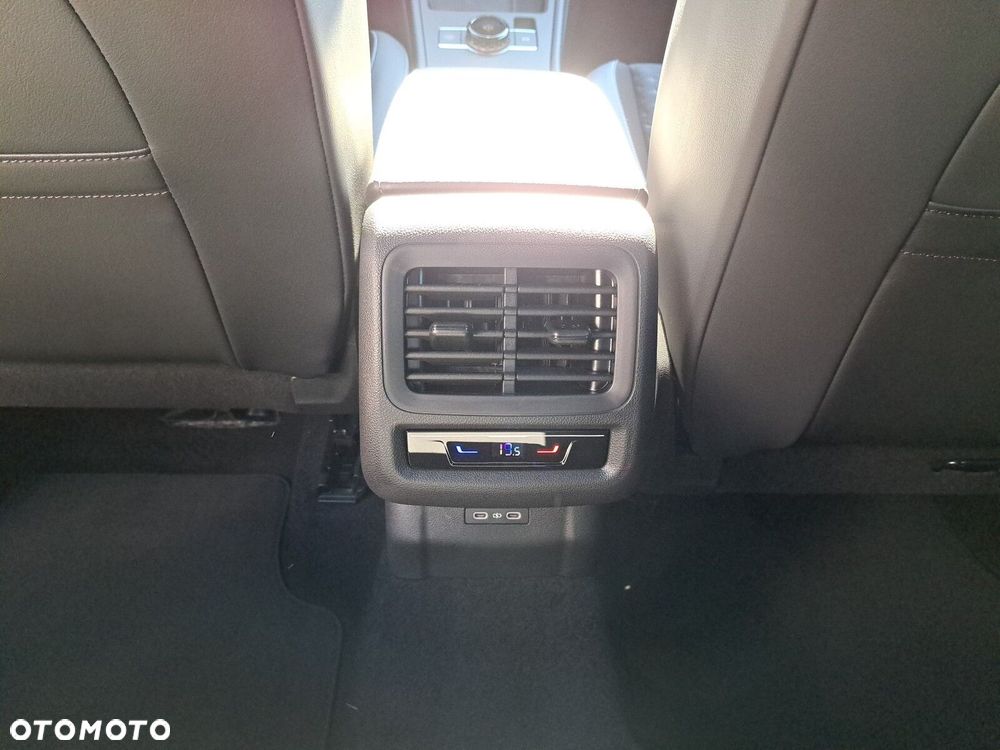 Volkswagen T-Roc 1.5 eTSI R-Line DSG - 38