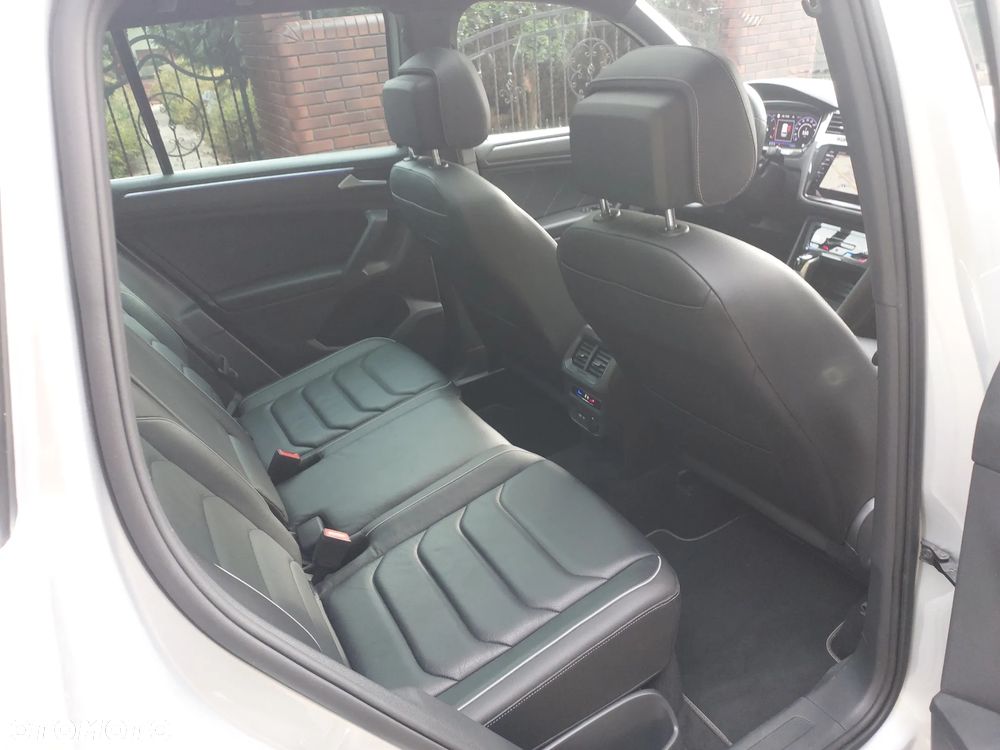 Volkswagen Tiguan 2.0 TDI SCR 4MotION DSG R-Line - 22