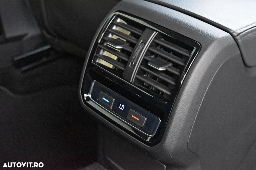 Volkswagen Passat Variant 2.0 TDI SCR DSG Highline - 16