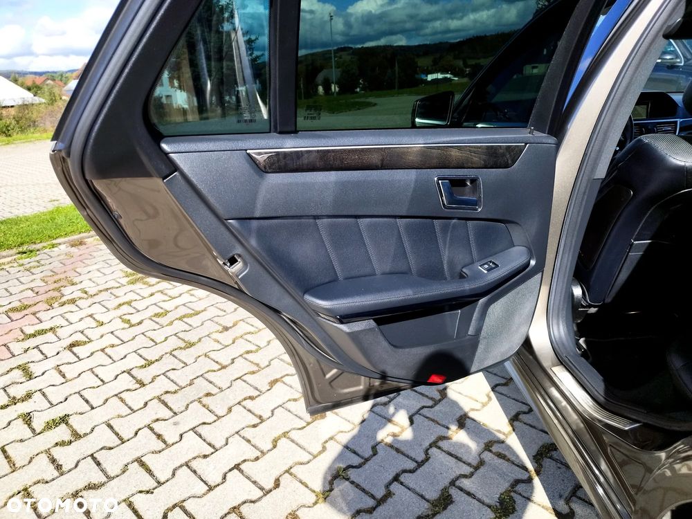 Mercedes-Benz Klasa E 200 CGI BlueEffICIENCY Avantgarde - 24