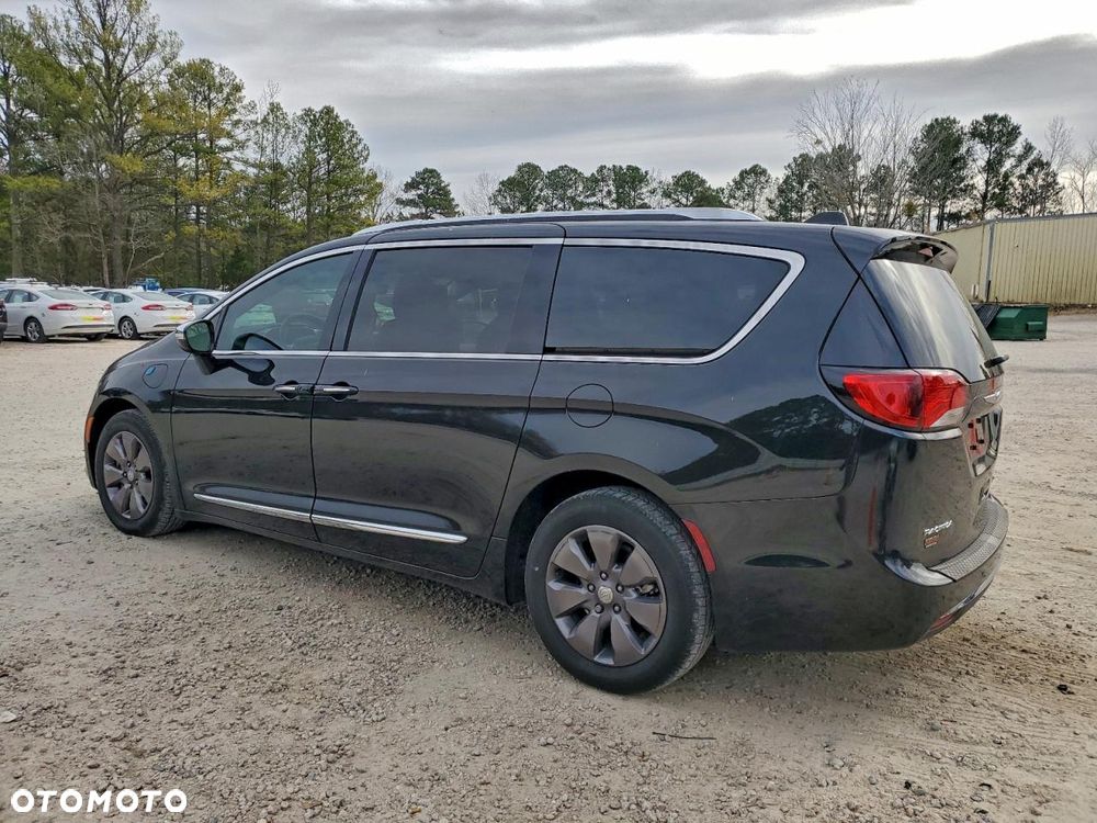 Chrysler Pacifica - 3