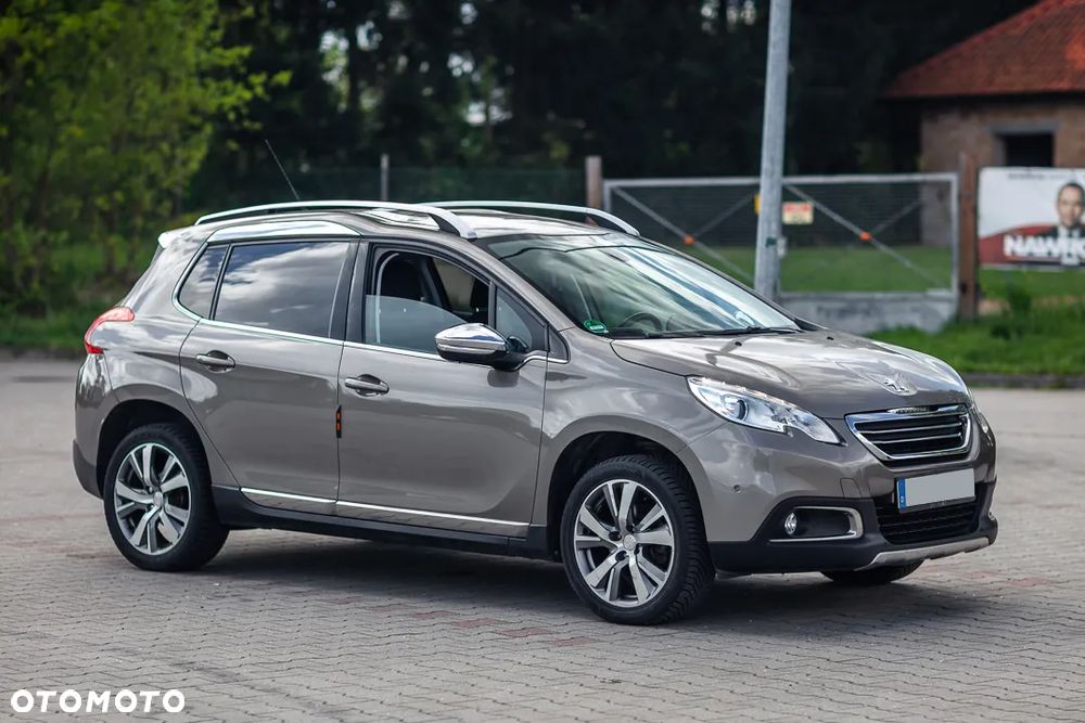 Peugeot 2008 1.2 Pure Tech Style S&S - 8