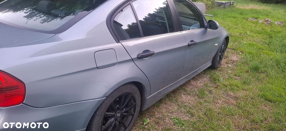 BMW Seria 3 318i - 4