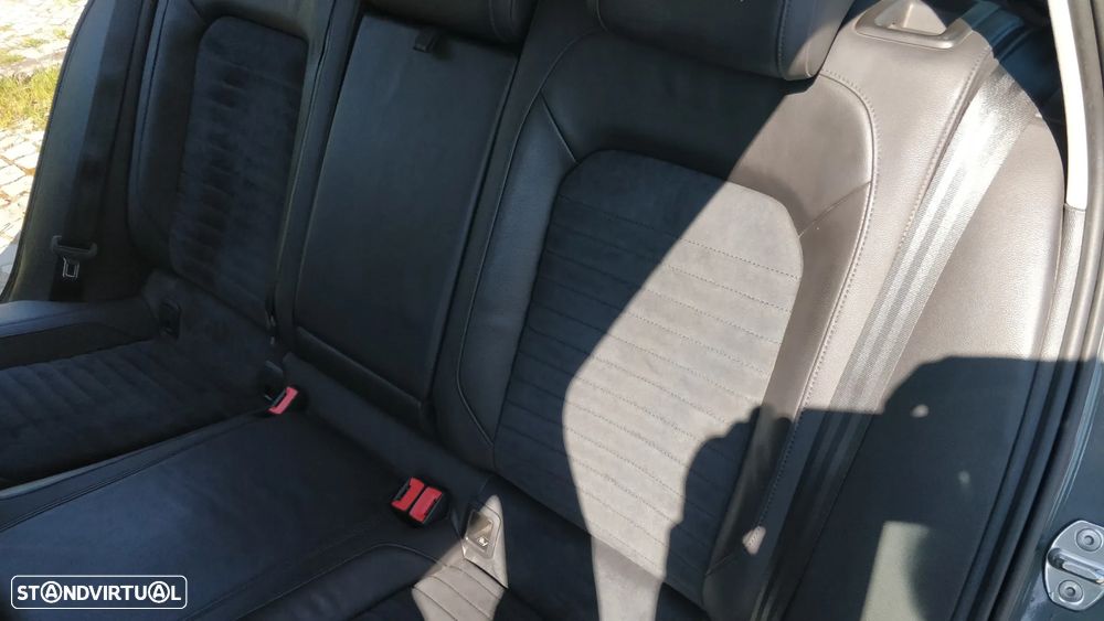 VW Passat Variant 2.0 TDi Highline - 12