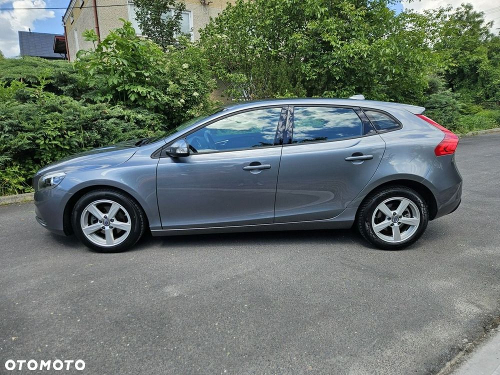 Volvo V40 D2 Momentum - 2