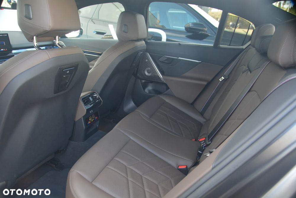 BMW i5 83.9kWh M60 xDrive - 15