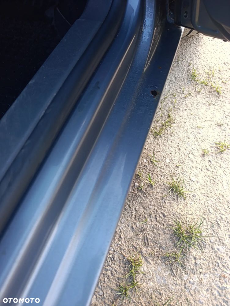 Volkswagen Golf 1.9 TDI DPF United BlueMotion - 10