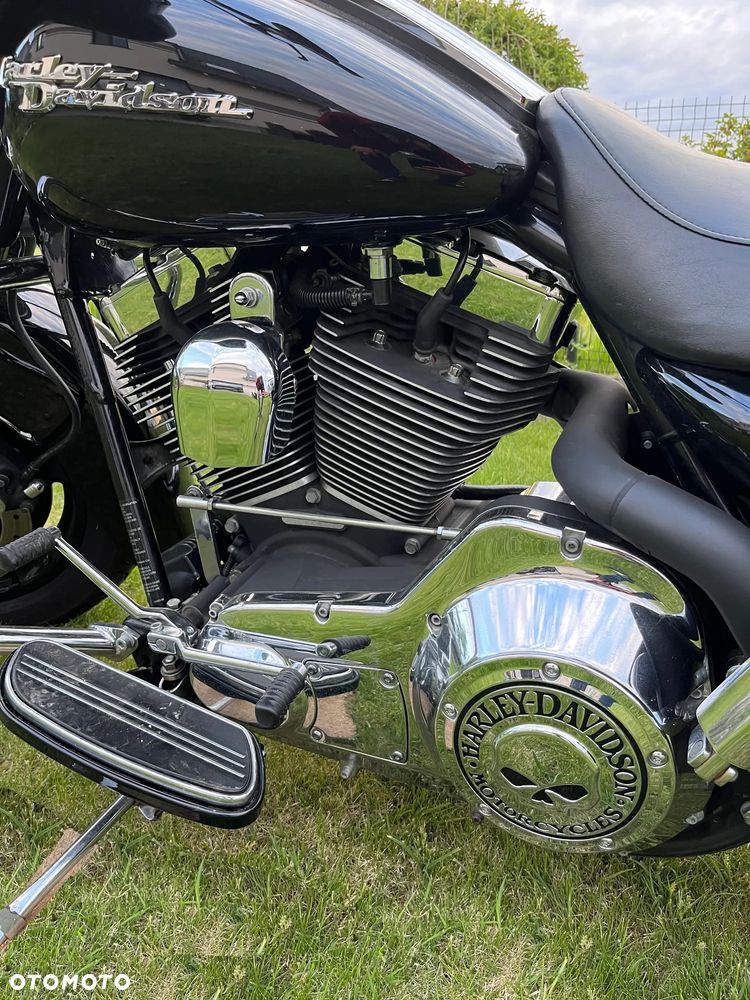 Harley-Davidson Touring Street Glide - 11