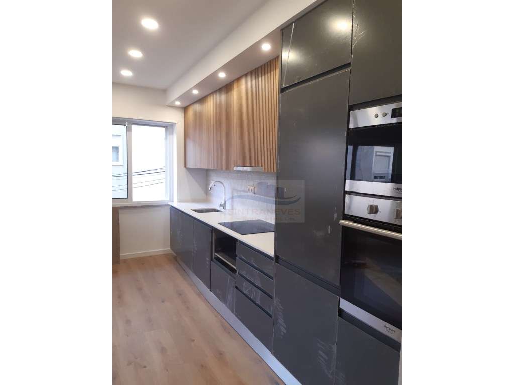 T2+1 Totalmente Remodelado na Amadora | Acabamentos Modernos e Exce... - Grande imagem: 5/14