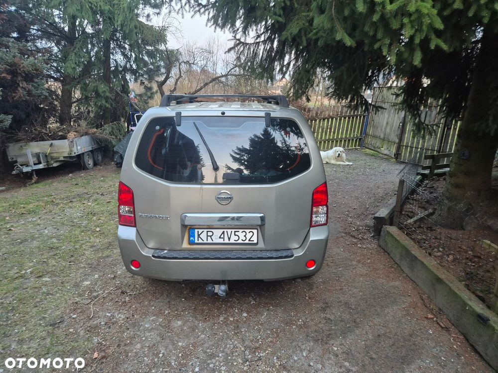 Nissan Pathfinder 2.5 D XE - 3