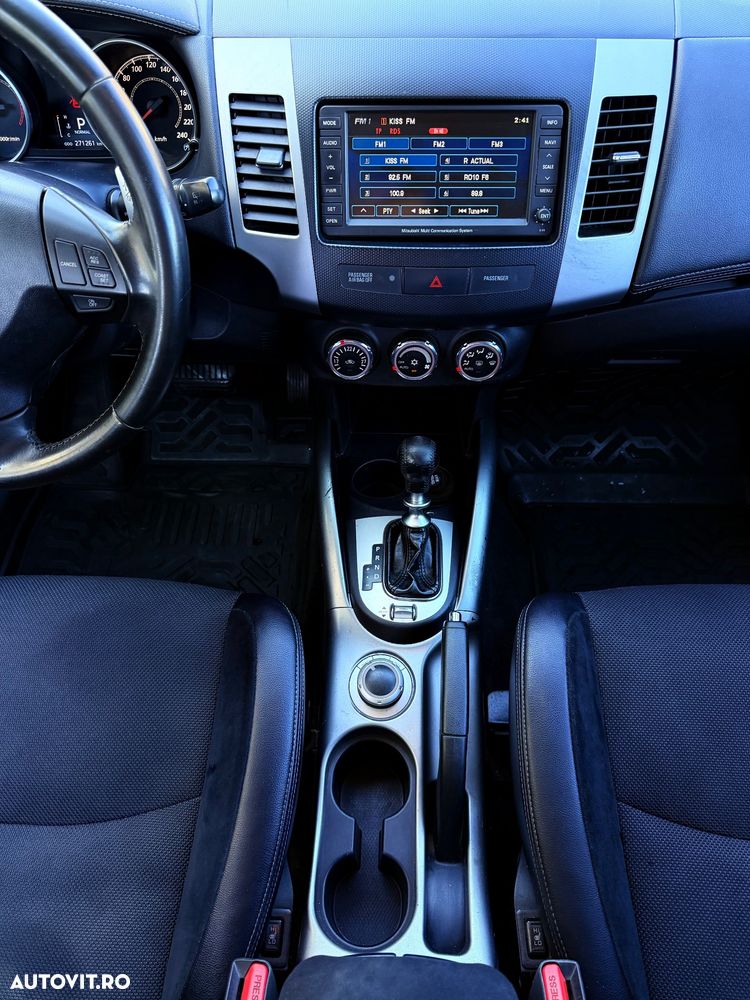 Mitsubishi Outlander 2.2 DI-D 4WD Automatik Instyle - 9