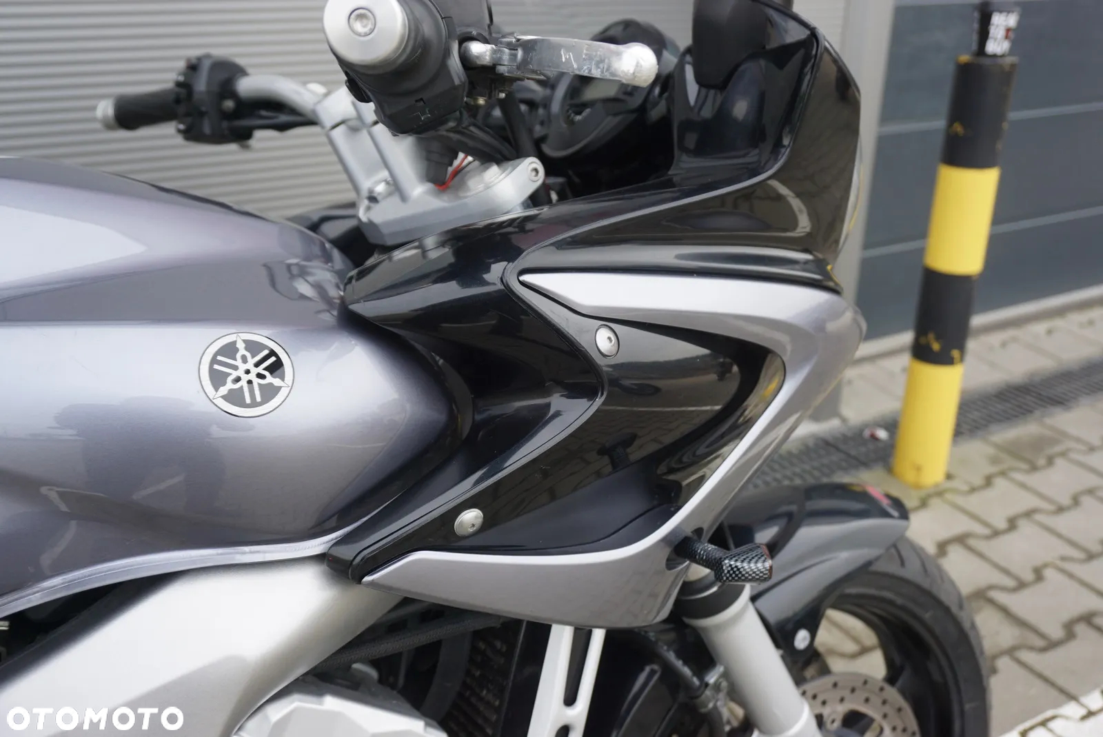 Yamaha FZ - 8