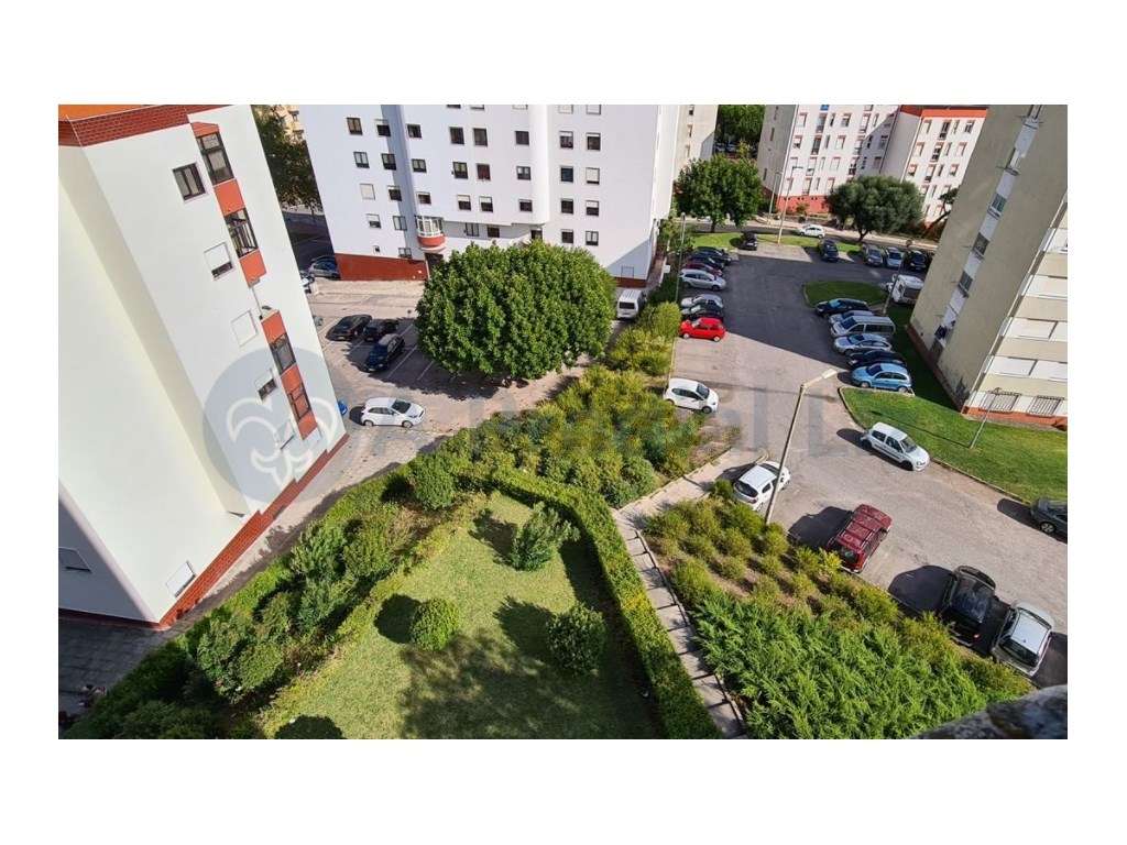 Apartamento T3 em Santo António dos Cavaleiros - Grande imagem: 3/8