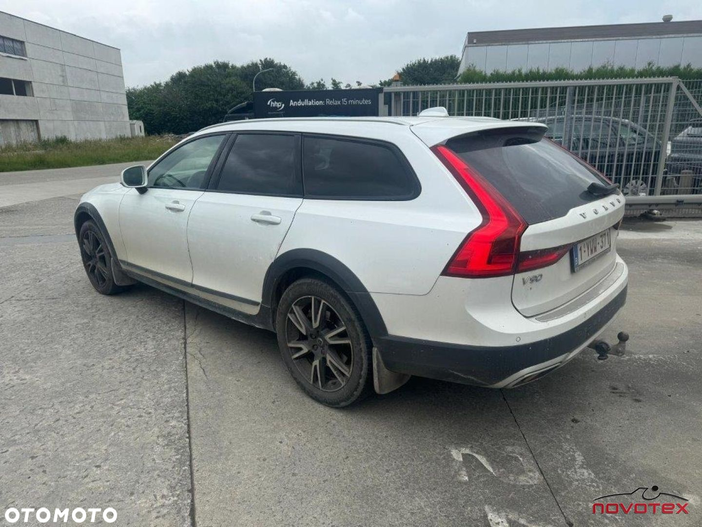 Volvo V90 Cross Country D5 AWD Geartronic Pro - 4