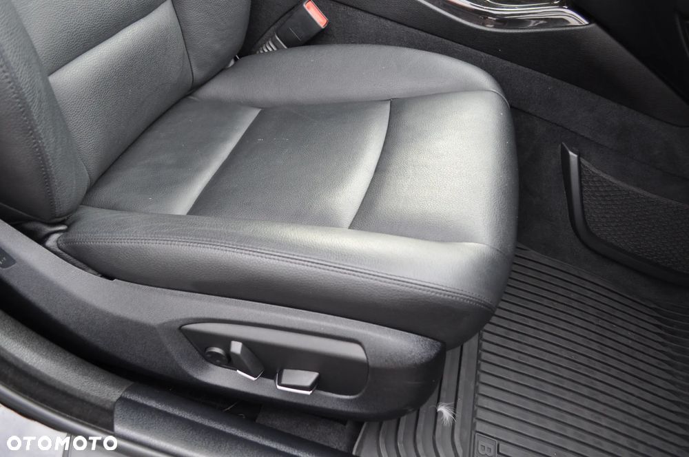 BMW Seria 5 528i xDrive Sport-Aut Modern Line - 33