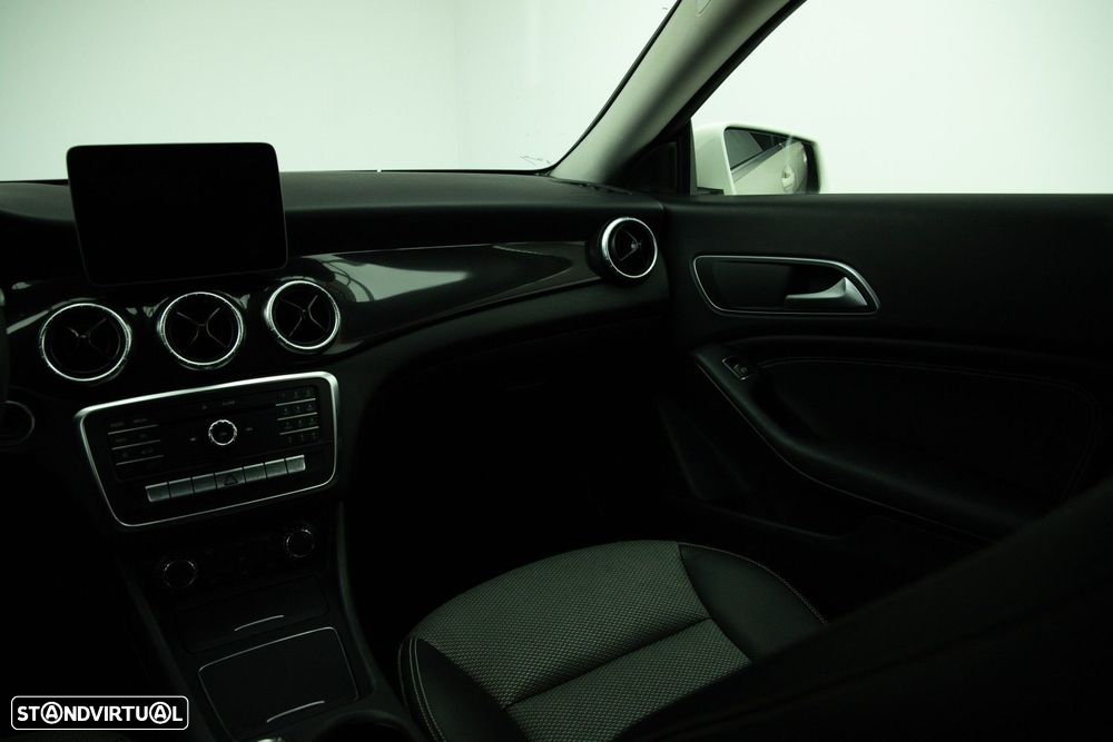 Mercedes-Benz CLA 200 d Shooting Brake Urban Aut. - 17