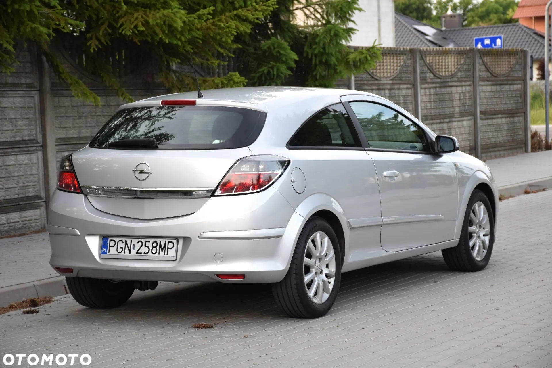 Opel Astra III GTC 1.6 Cosmo - 8
